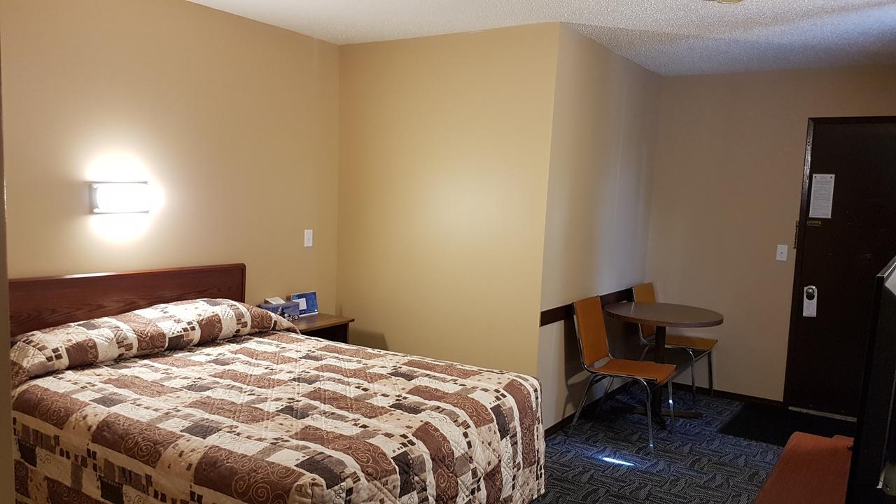 Golden West Motor Inn Carstairs Extérieur photo