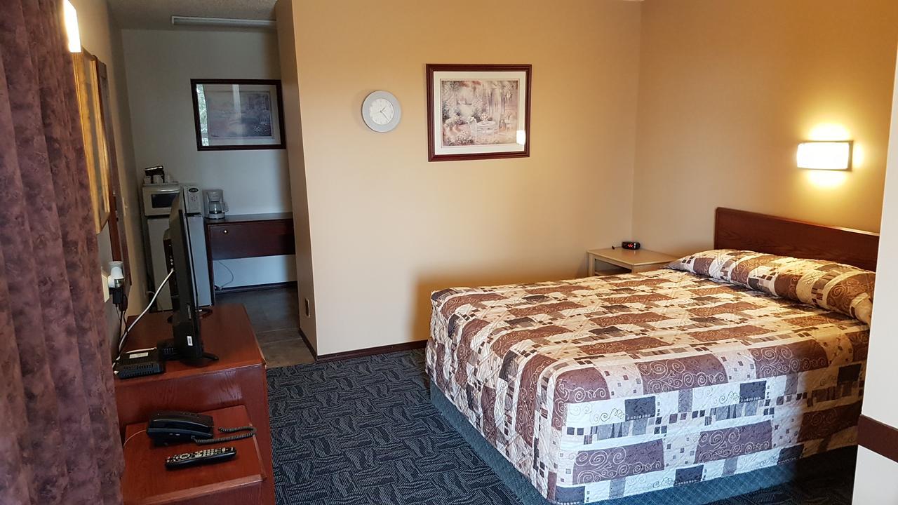 Golden West Motor Inn Carstairs Extérieur photo